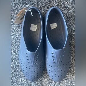 Unisex Native shoes. Navy. Brand new. Size W8/M6.